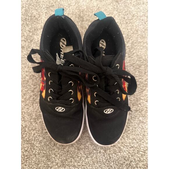 Heelys Pro 20 Prints Youth Skate Shoes in Black/Red Flames, sz 2 - Picture 7 of 9